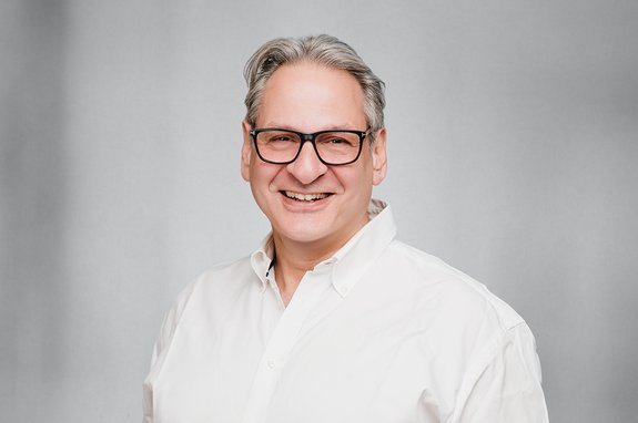 Dr. med. Thilo John